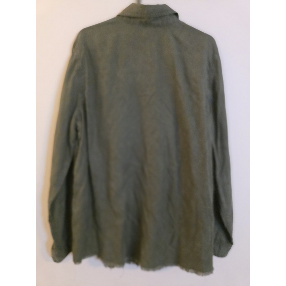Chico's Women's 2.5(14) Green‎ Frayed Trim Roll-Tab Long Sleeve Button Up Blouse - Picture 3 of 9